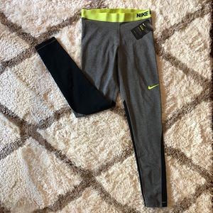 Women Nike dry fit WARM leggings NWT